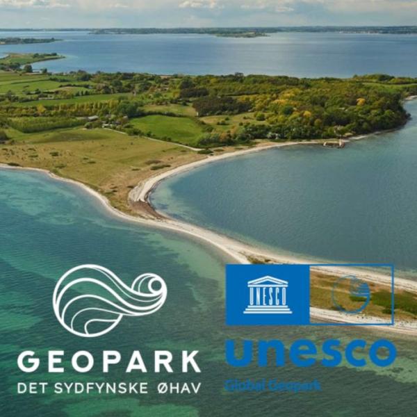 Unesco Global Geopark Det Sydfynske Øhav illustreret ved et luftfoto af Avernakø