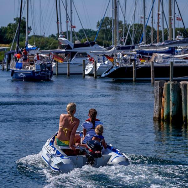 Ankomst til Lyø Marina i gummibåd