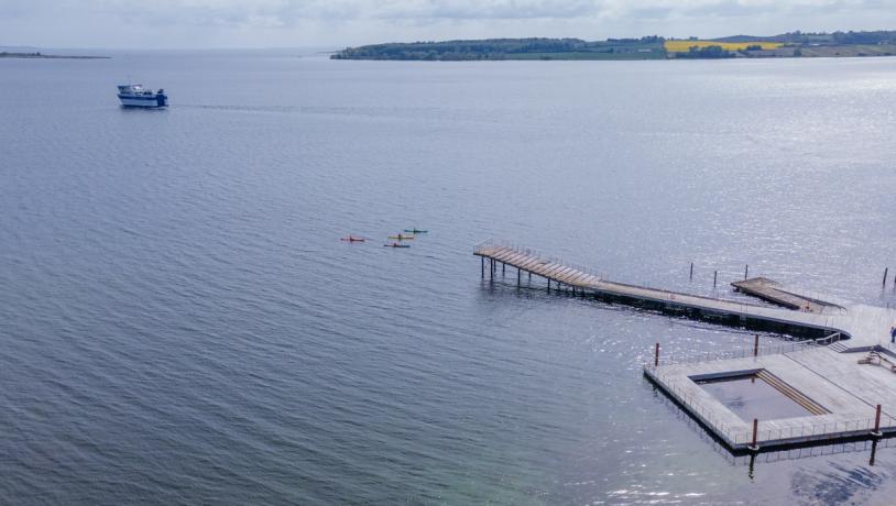 Havkajakker og Faaborg Havnebad | Ø-færgen til øerne Lyø og Avernakø | VisitFaaborg