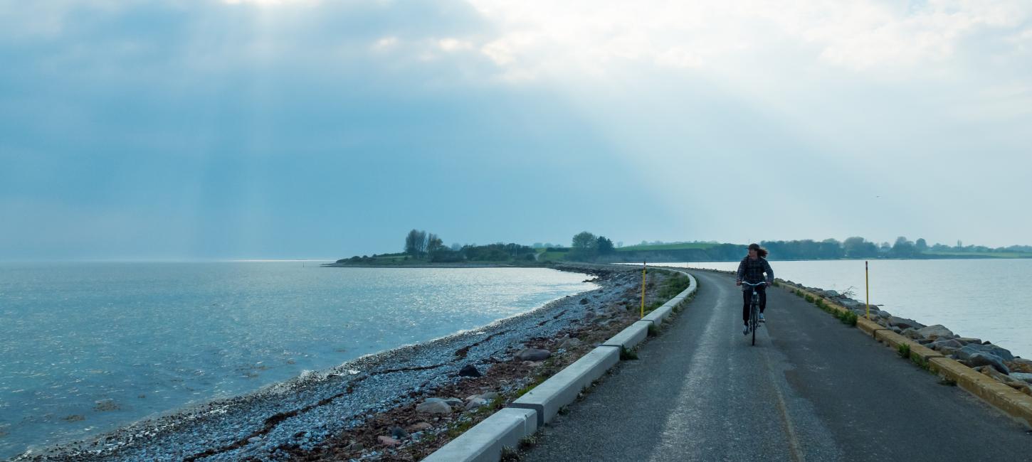 Cykelist på Drejet ved Avernakø