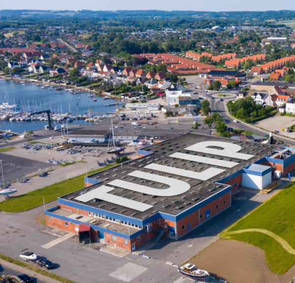 Tulipbygningen i Faaborg set fra luften | Kunst i Tulip | VisitFaaborg