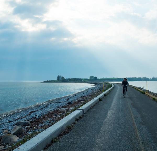 Cykelist på Drejet ved Avernakø