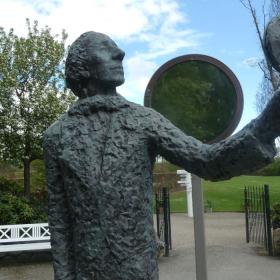 Bronzestatue af H. C. Andersen | Egeskov | VisitFaaborg