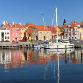 Faaborg havn og havnefront set fra Lillebjørn | Efterår i Faaborg | VisitFaaborg