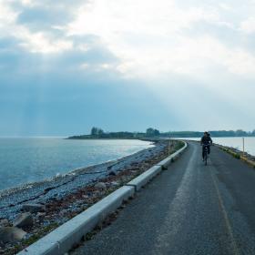Cykelist på Drejet ved Avernakø