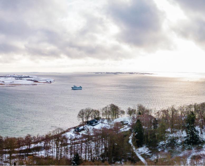 Det Sydfynske Øhav | vinterfoto af øhavet med ø-færgen | Lyø og Avernakø | Sydfyn